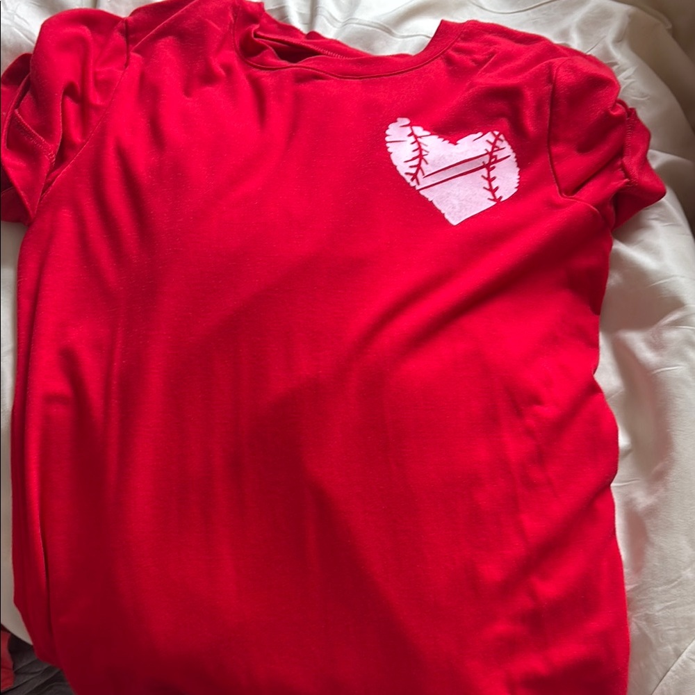 Women’s Medium red baseball heart shirt super soft